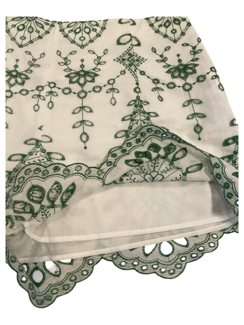 Zara Shorts for Women’s White with Green Eyelet Embroidery Size XL NWT - Picture 11 of 12